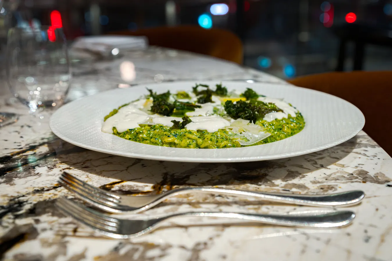 Green risotto on a white plate